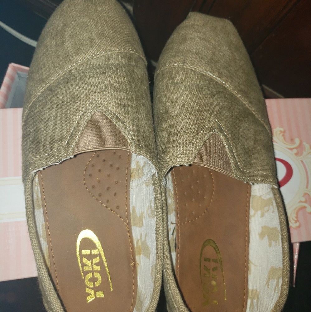 Yoki Loafers